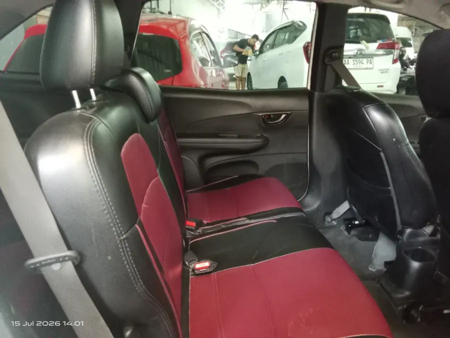 Foto Mobil Bekas Kabin Belakang Honda Mobilio 1.5 S tahun 2019