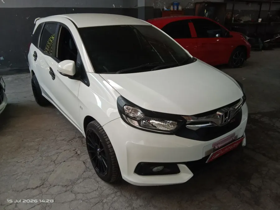 Foto Mobil Bekas Kanan Depan Honda Mobilio 1.5 S tahun 2019