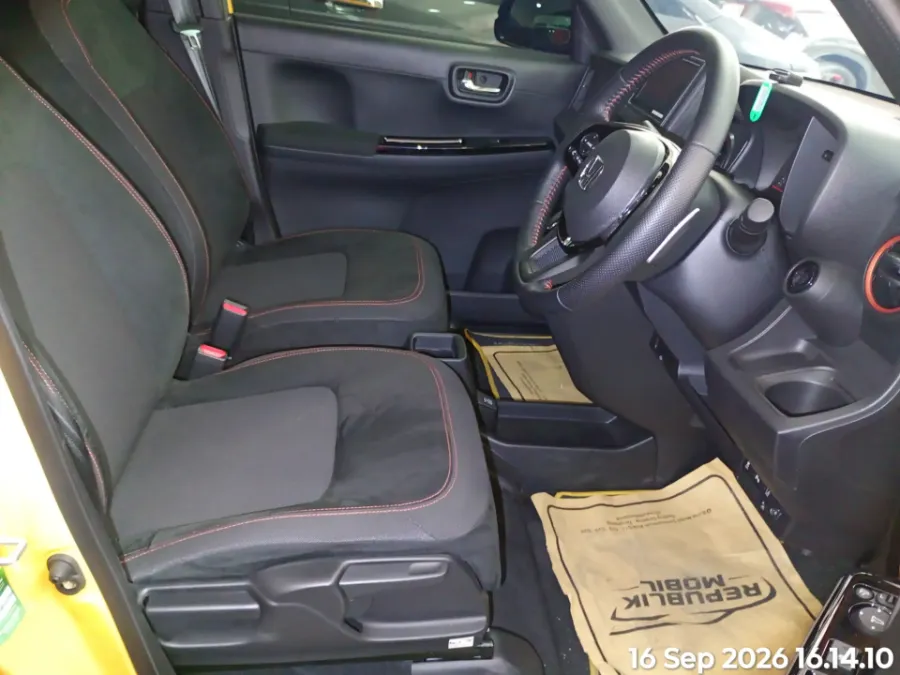 Foto Mobil Bekas Kabin Depan Honda N-One 0.7 NA (Naturally Aspirated) tahun 2023
