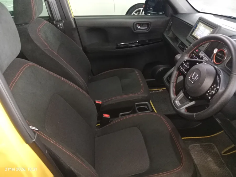 Foto Mobil Bekas Kabin Depan Honda N-One 0.7 NA (Naturally Aspired) tahun 2023