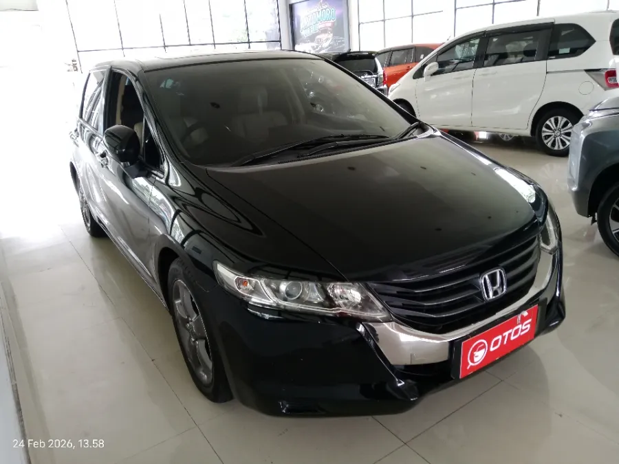 Foto Mobil Bekas Kanan Depan Honda Odyssey 2.4 tahun 2010