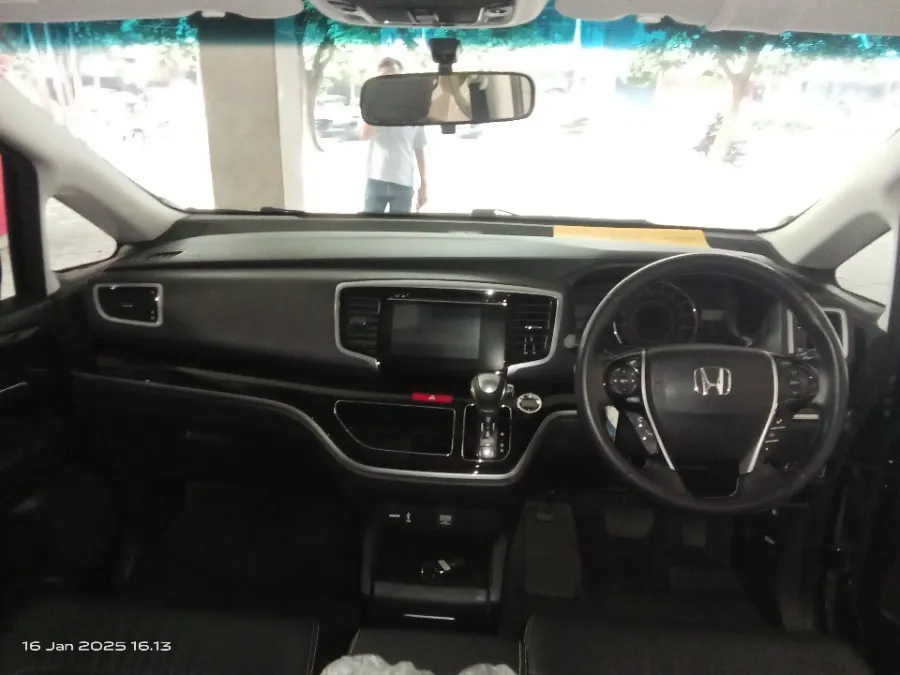 Foto Mobil Bekas Dashboard Honda Odyssey 2.4 tahun 2019