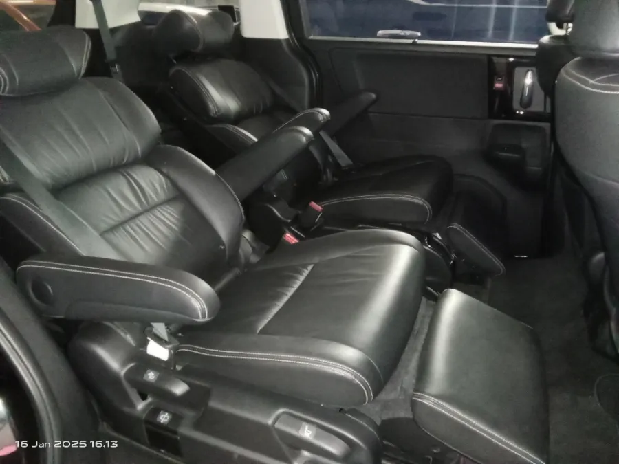 Foto Mobil Bekas Kabin Belakang Honda Odyssey 2.4 tahun 2019