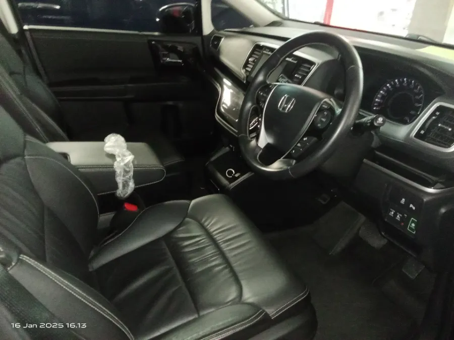 Foto Mobil Bekas Kabin Depan Honda Odyssey 2.4 tahun 2019
