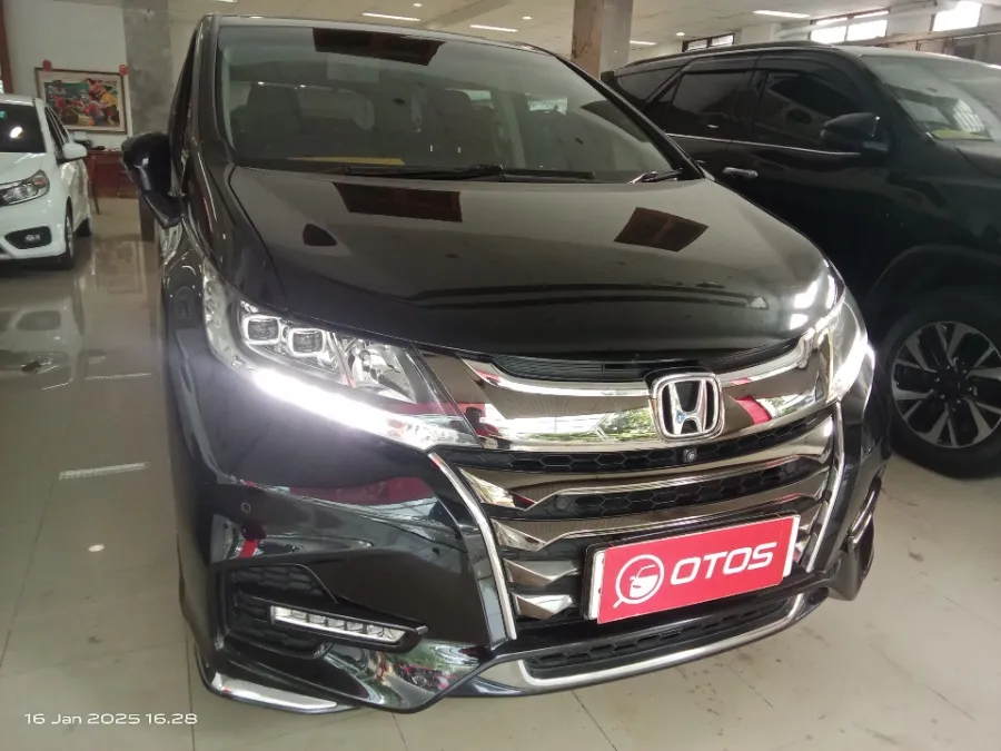 Foto Mobil Bekas Kanan Depan Honda Odyssey 2.4 tahun 2019