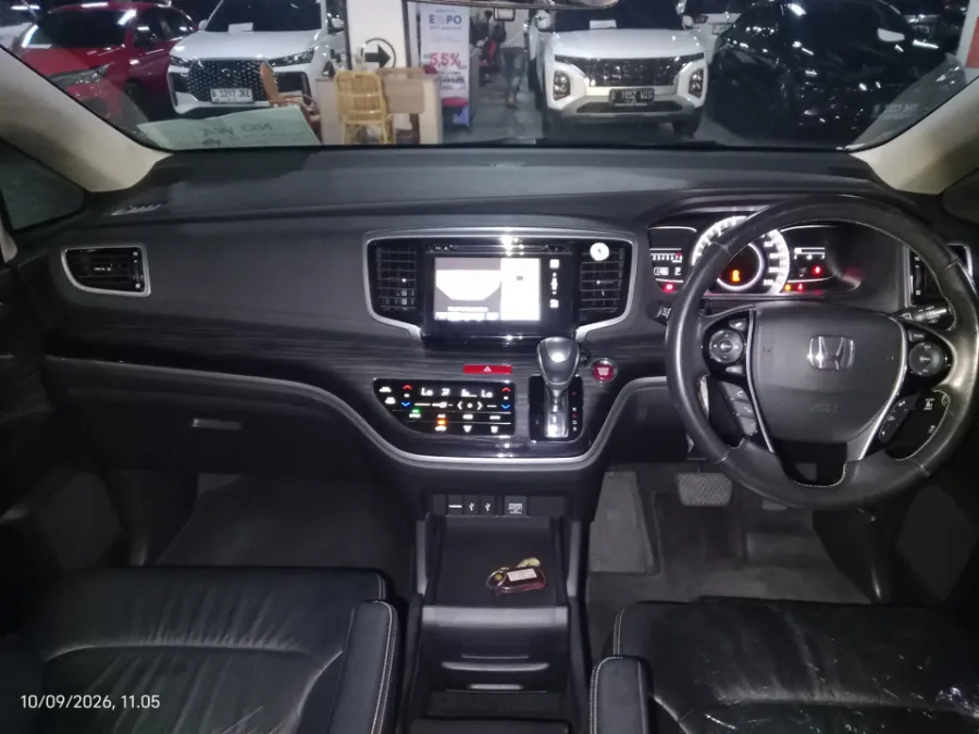 Foto Mobil Bekas Dashboard Honda Odyssey 2.4 E tahun 2017