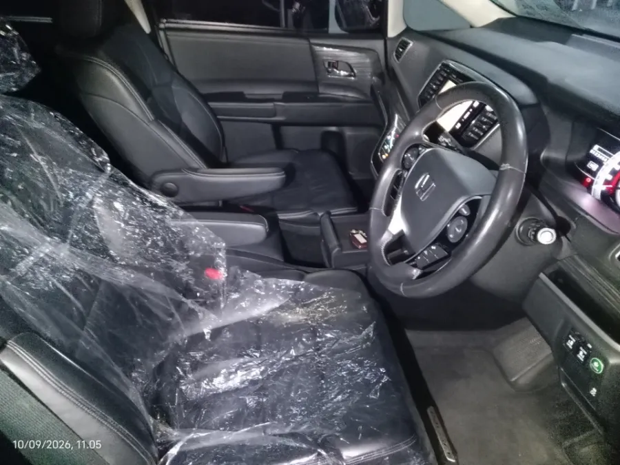 Foto Mobil Bekas Kabin Depan Honda Odyssey 2.4 E tahun 2017