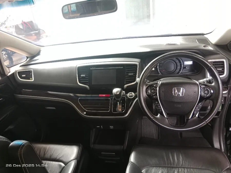 Foto Mobil Bekas Dashboard Honda Odyssey 2.4 E tahun 2018
