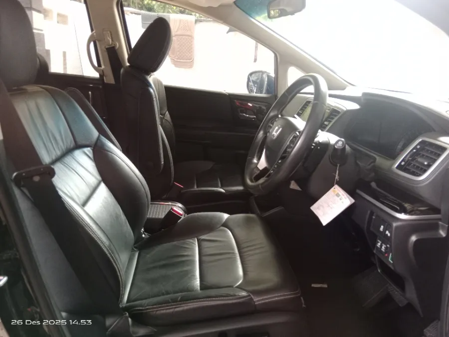 Foto Mobil Bekas Kabin Depan Honda Odyssey 2.4 E tahun 2018