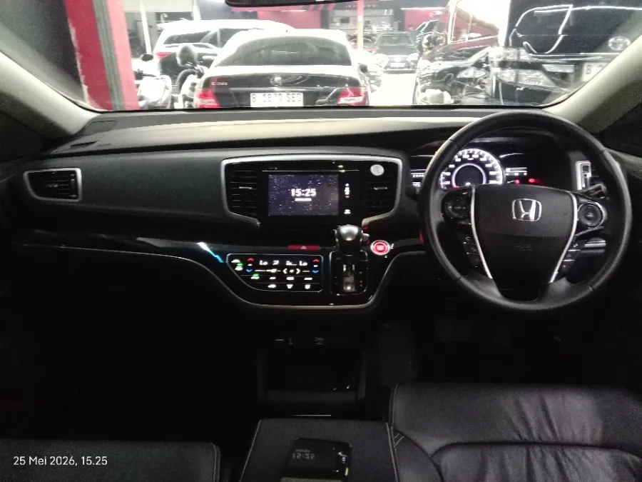 Foto Mobil Bekas Dashboard Honda Odyssey 2.4 E tahun 2020