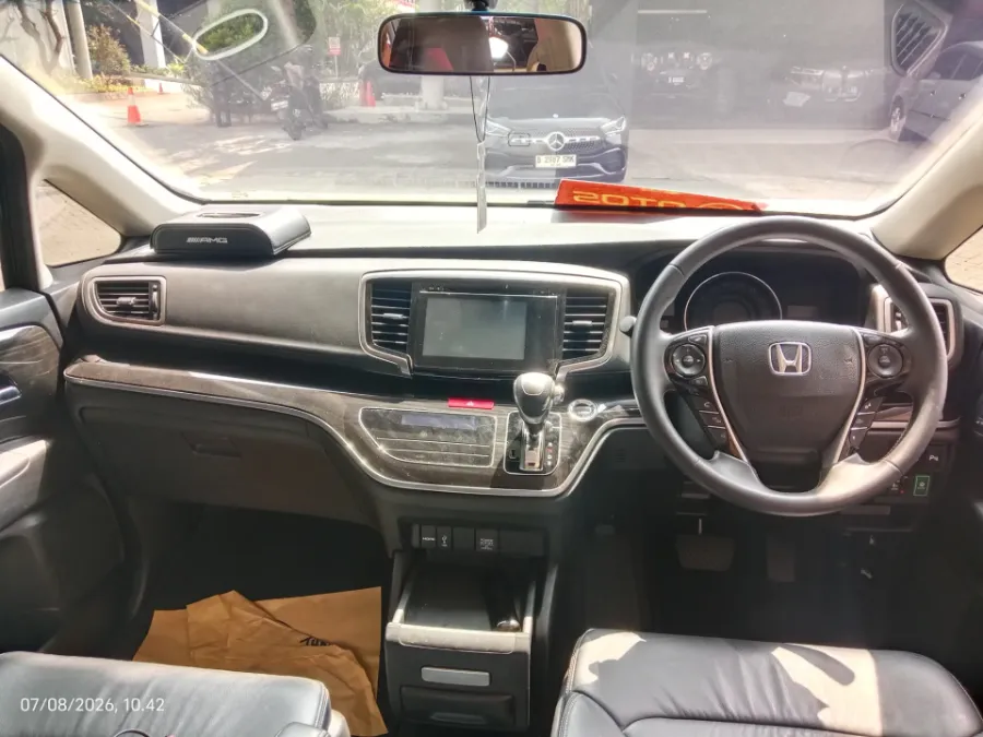 Foto Mobil Bekas Dashboard Honda Odyssey 2.4 E tahun 2020