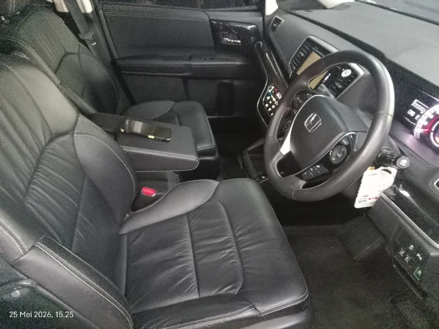 Foto Mobil Bekas Kabin Depan Honda Odyssey 2.4 E tahun 2020