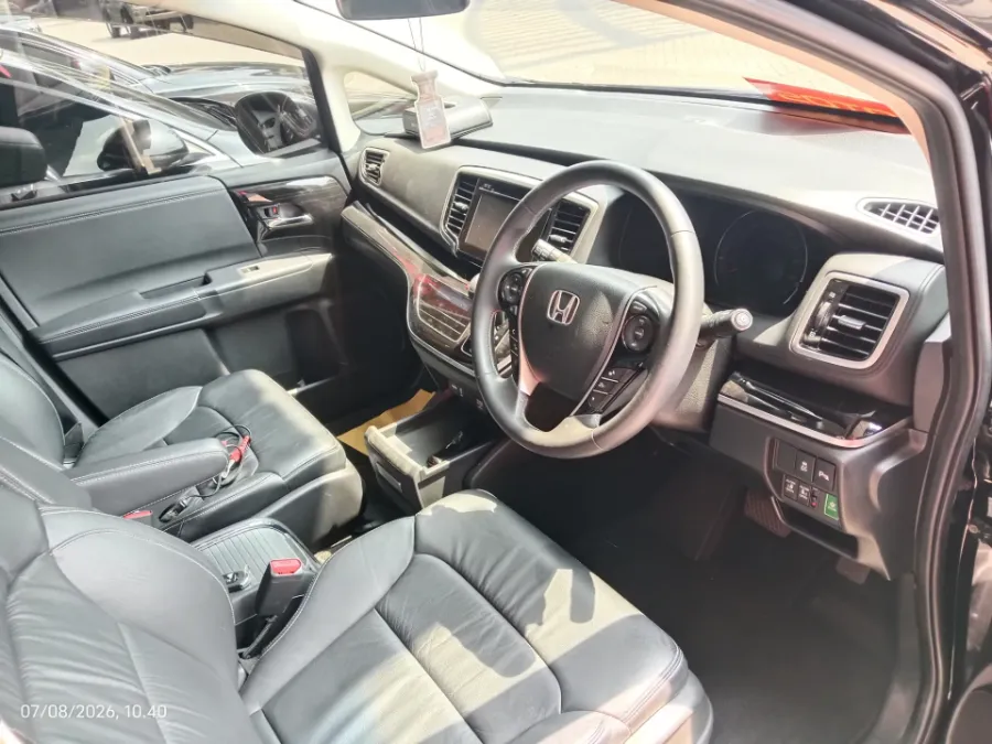 Foto Mobil Bekas Kabin Depan Honda Odyssey 2.4 E tahun 2020