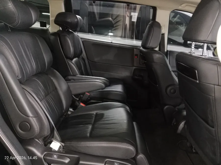 Foto Mobil Bekas Kabin Belakang Honda Odyssey 2.4 E tahun 2021