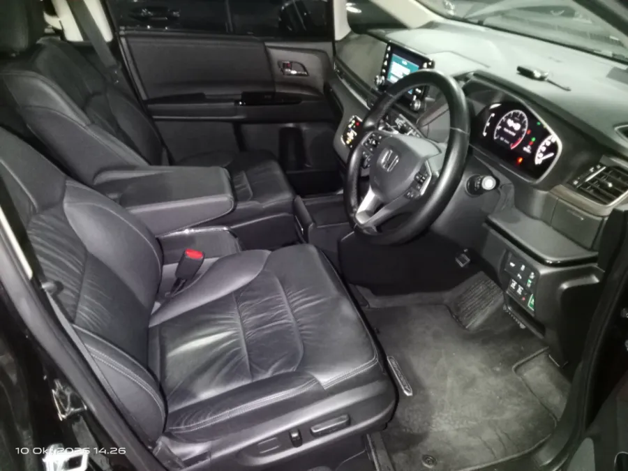 Foto Mobil Bekas Kabin Depan Honda Odyssey 2.4 E tahun 2021