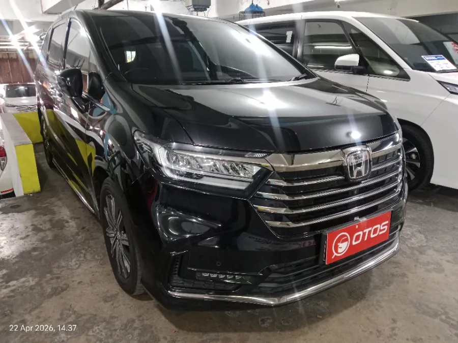Foto Mobil Bekas Kanan Depan Honda Odyssey 2.4 E tahun 2021