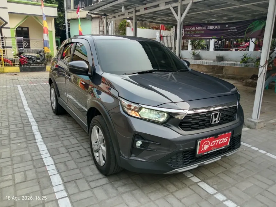 Foto Mobil Bekas Kanan Depan Honda WR-V 1.5 E tahun 2024