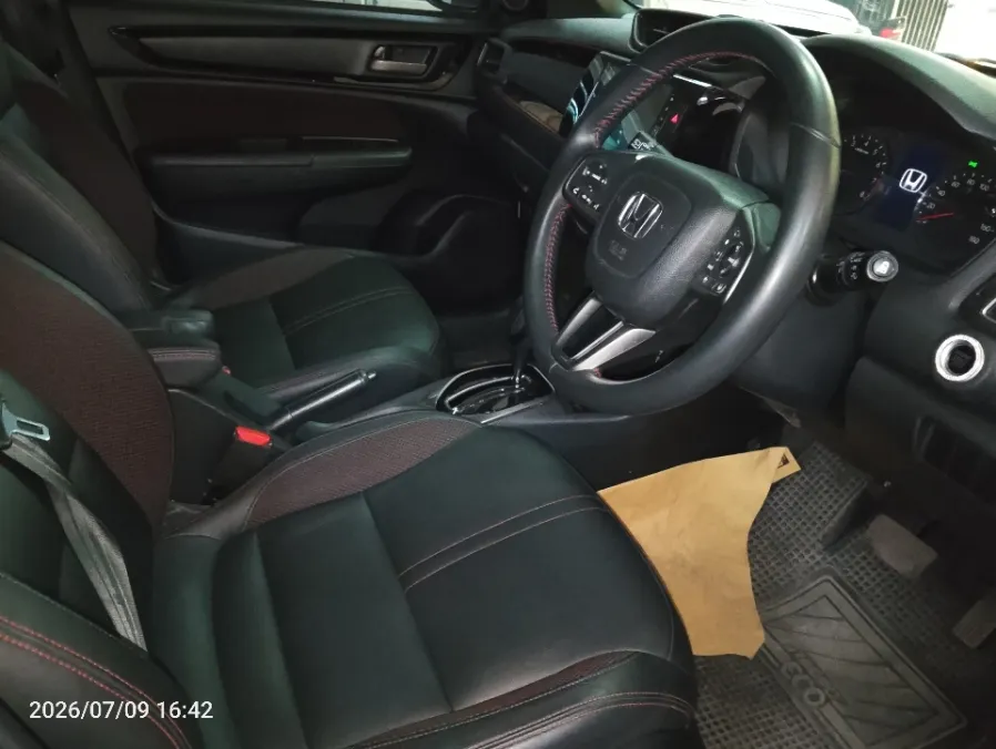 Foto Mobil Bekas Kabin Depan Honda WR-V 1.5 RS tahun 2022
