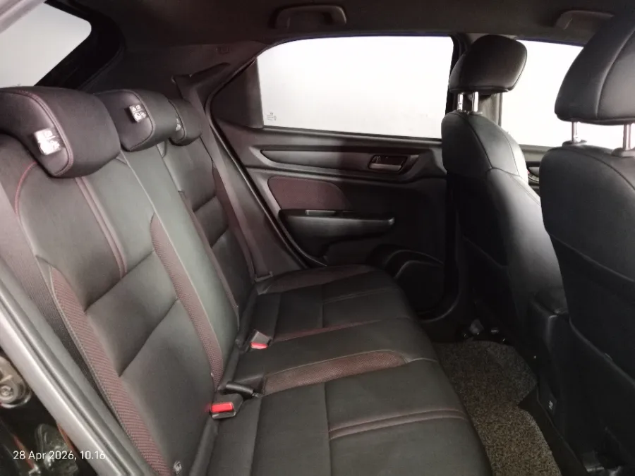 Foto Mobil Bekas Kabin Belakang Honda WR-V 1.5 RS tahun 2023