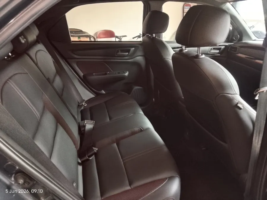 Foto Mobil Bekas Kabin Belakang Honda WR-V 1.5 RS tahun 2023