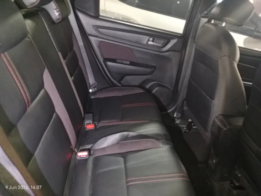 Foto Mobil Bekas Kabin Belakang Honda WR-V 1.5 RS tahun 2023