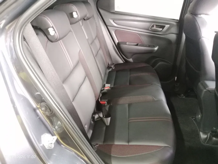Foto Mobil Bekas Kabin Belakang Honda WR-V 1.5 RS tahun 2023
