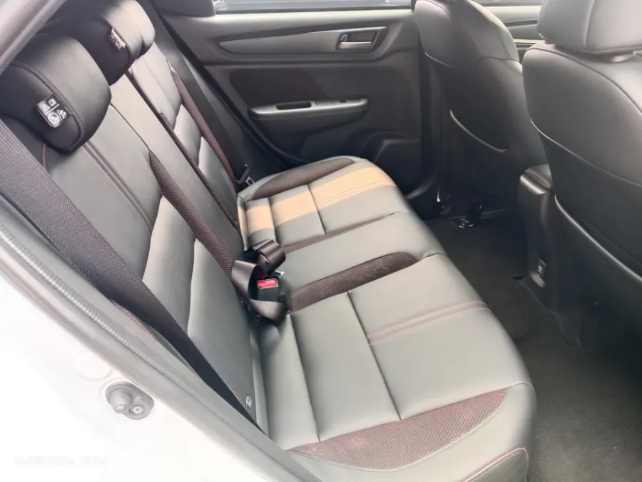 Foto Mobil Bekas Kabin Belakang Honda WR-V 1.5 RS tahun 2023