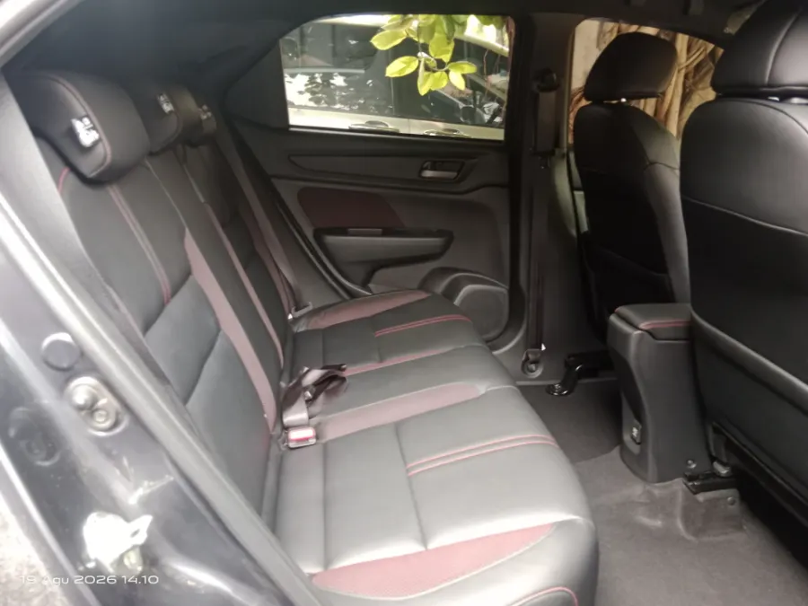 Foto Mobil Bekas Kabin Belakang Honda WR-V 1.5 RS tahun 2023