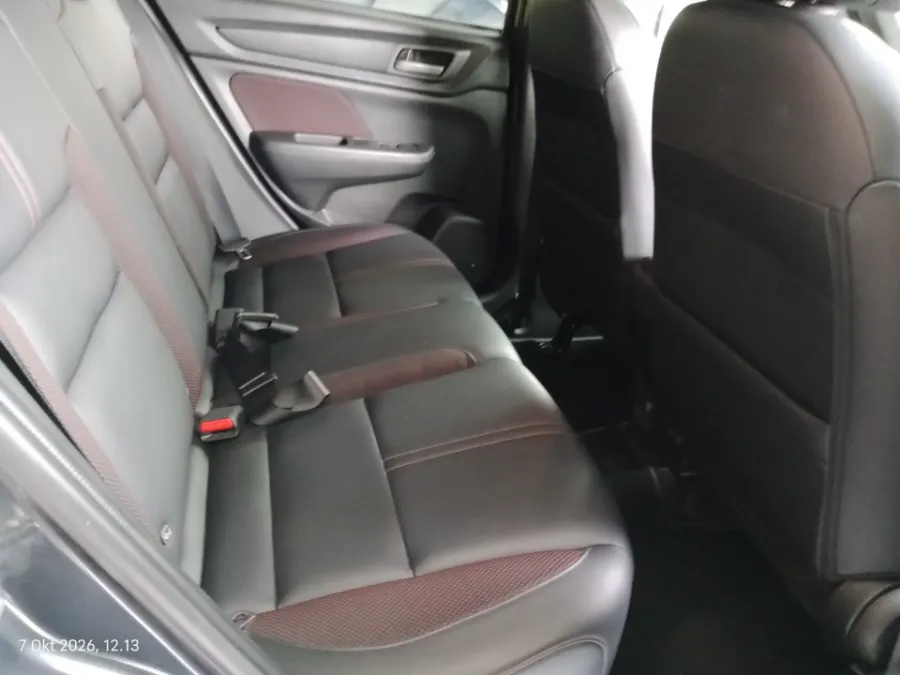 Foto Mobil Bekas Kabin Belakang Honda WR-V 1.5 RS tahun 2023