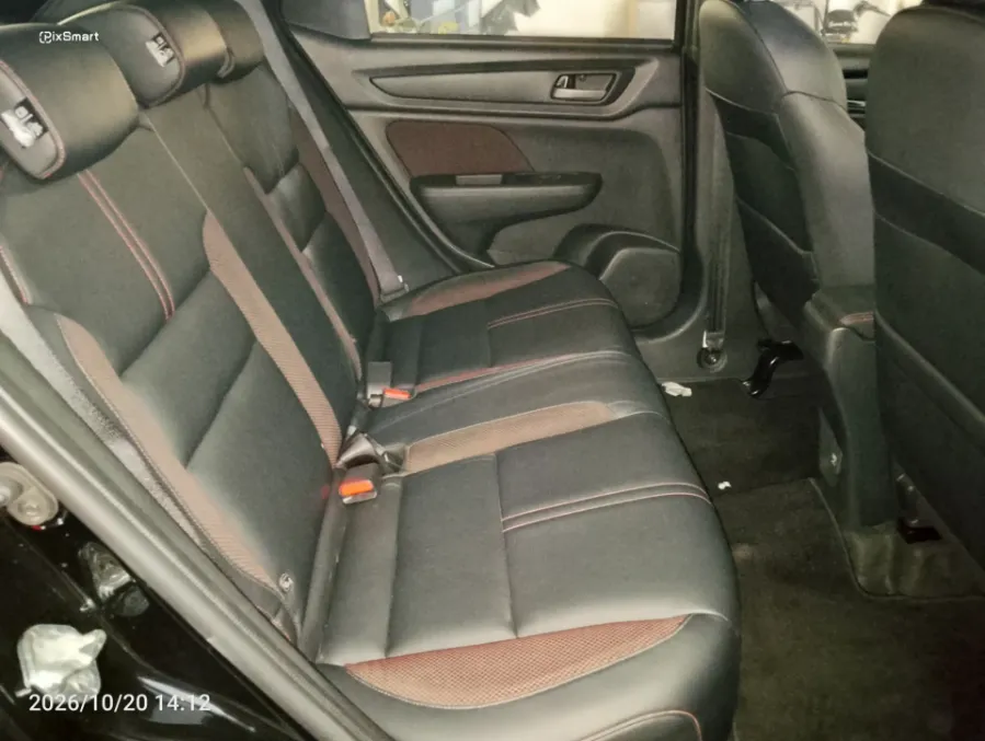 Foto Mobil Bekas Kabin Belakang Honda WR-V 1.5 RS tahun 2023