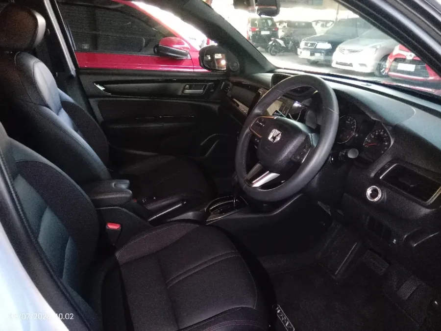 Foto Mobil Bekas Kabin Depan Honda WR-V 1.5 RS tahun 2023