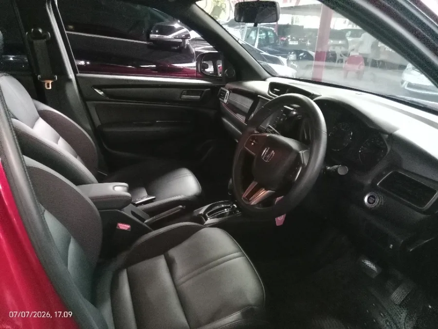 Foto Mobil Bekas Kabin Depan Honda WR-V 1.5 RS tahun 2023