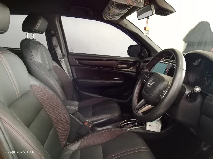 Foto Mobil Bekas Kabin Depan Honda WR-V 1.5 RS tahun 2023