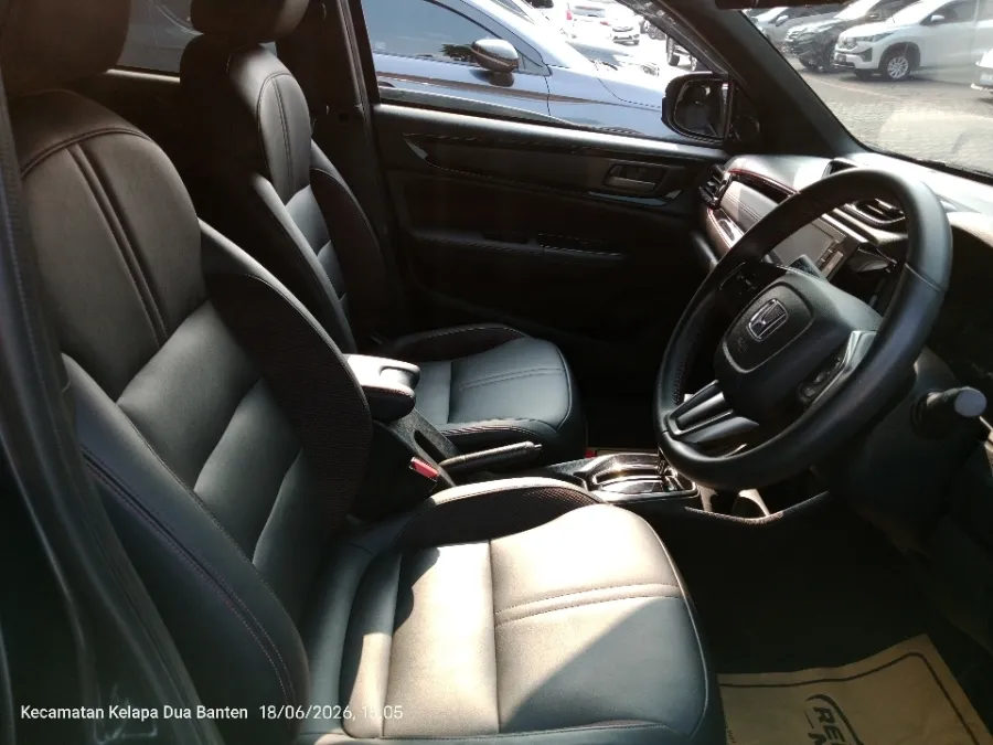 Foto Mobil Bekas Kabin Depan Honda WR-V 1.5 RS tahun 2023