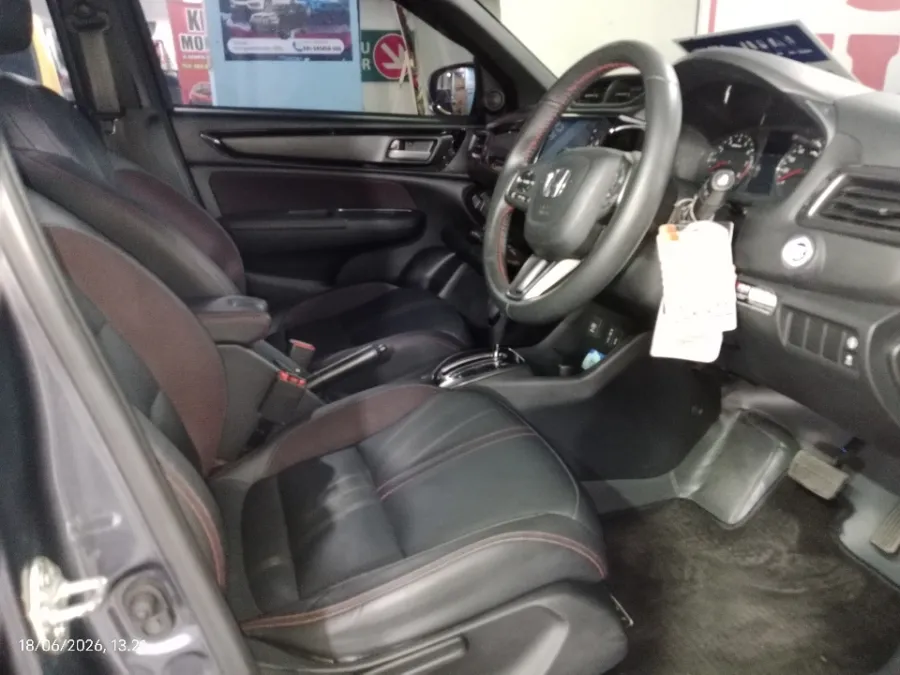 Foto Mobil Bekas Kabin Depan Honda WR-V 1.5 RS tahun 2023