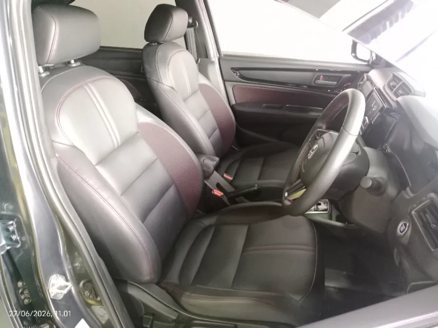 Foto Mobil Bekas Kabin Depan Honda WR-V 1.5 RS tahun 2023