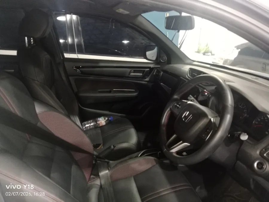 Foto Mobil Bekas Kabin Depan Honda WR-V 1.5 RS tahun 2023