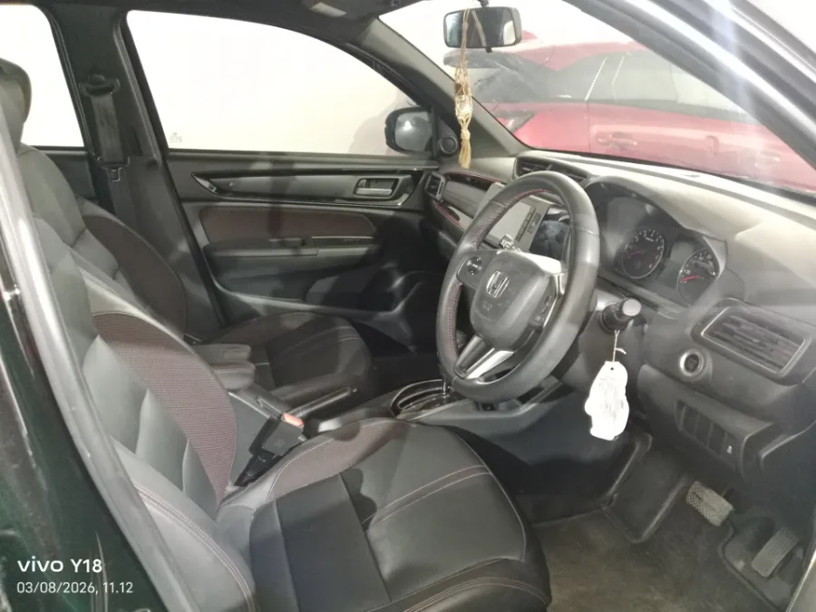 Foto Mobil Bekas Kabin Depan Honda WR-V 1.5 RS tahun 2023