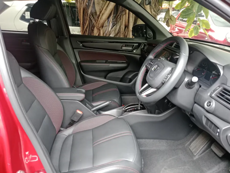 Foto Mobil Bekas Kabin Depan Honda WR-V 1.5 RS tahun 2023