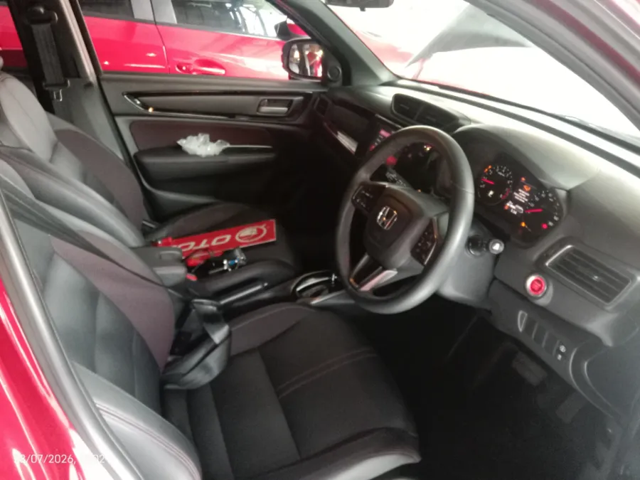 Foto Mobil Bekas Kabin Depan Honda WR-V 1.5 RS tahun 2023