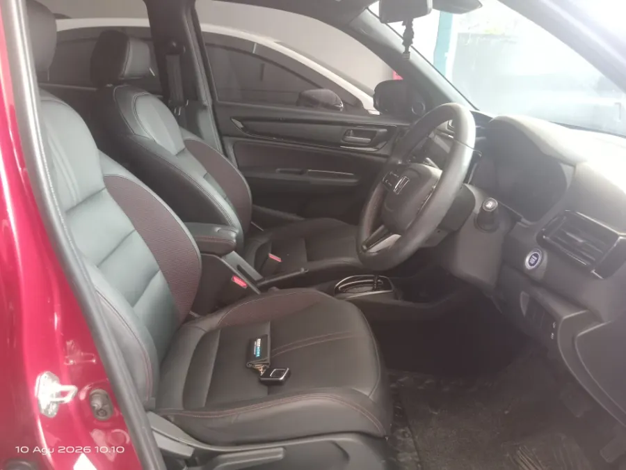 Foto Mobil Bekas Kabin Depan Honda WR-V 1.5 RS tahun 2023