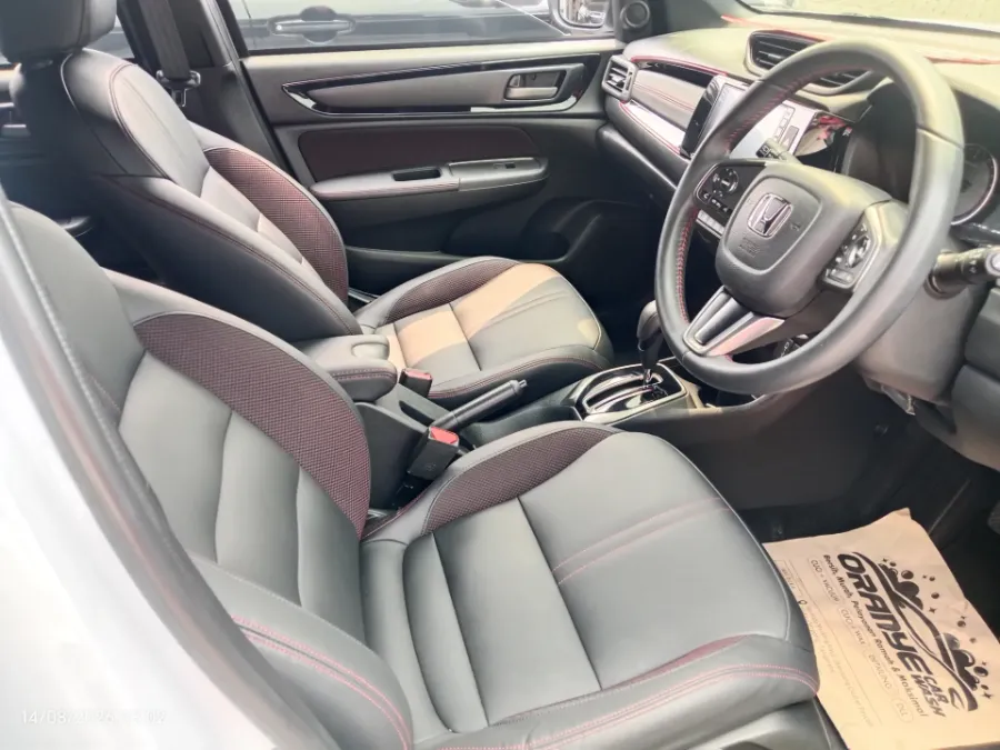 Foto Mobil Bekas Kabin Depan Honda WR-V 1.5 RS tahun 2023