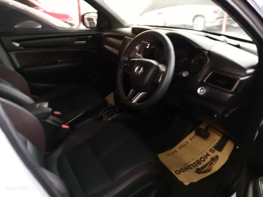 Foto Mobil Bekas Kabin Depan Honda WR-V 1.5 RS tahun 2023