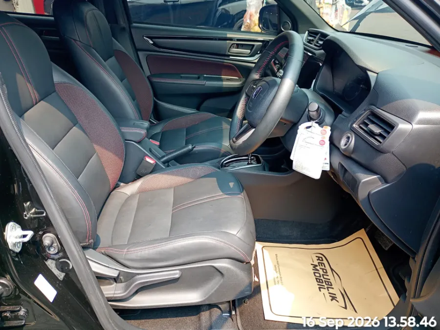 Foto Mobil Bekas Kabin Depan Honda WR-V 1.5 RS tahun 2023