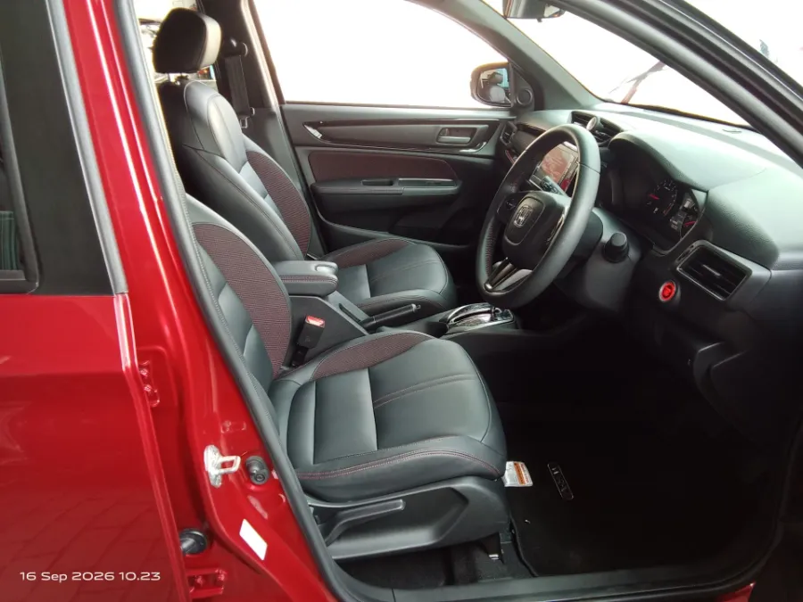 Foto Mobil Bekas Kabin Depan Honda WR-V 1.5 RS tahun 2023