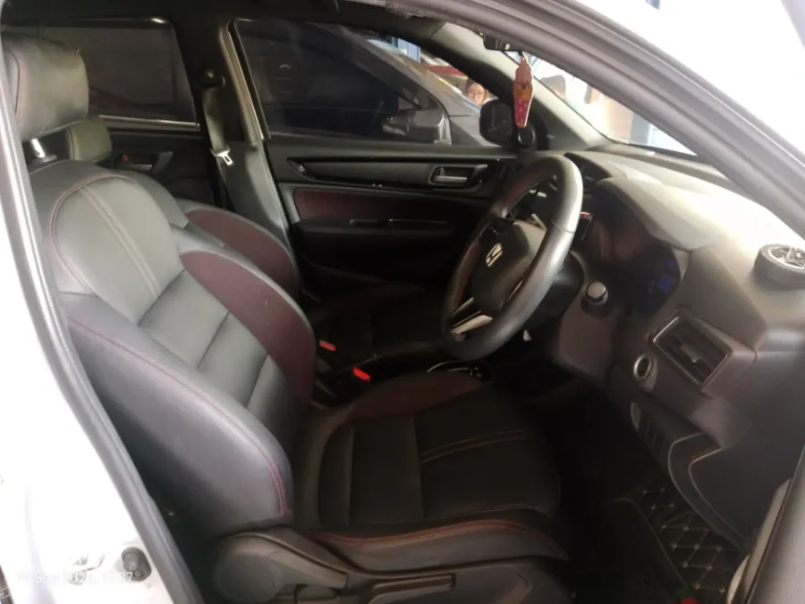 Foto Mobil Bekas Kabin Depan Honda WR-V 1.5 RS tahun 2023