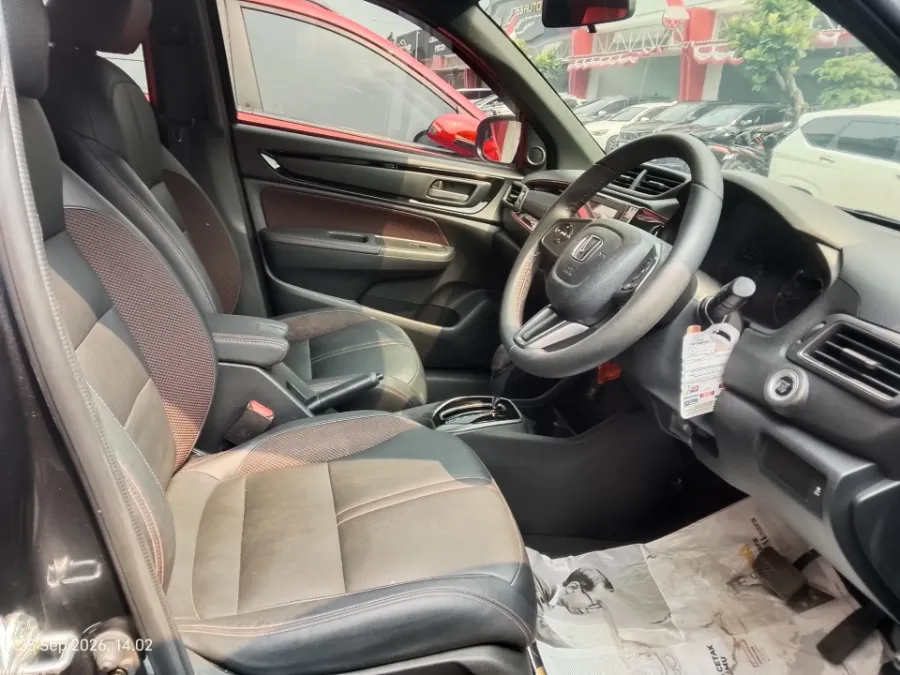 Foto Mobil Bekas Kabin Depan Honda WR-V 1.5 RS tahun 2023