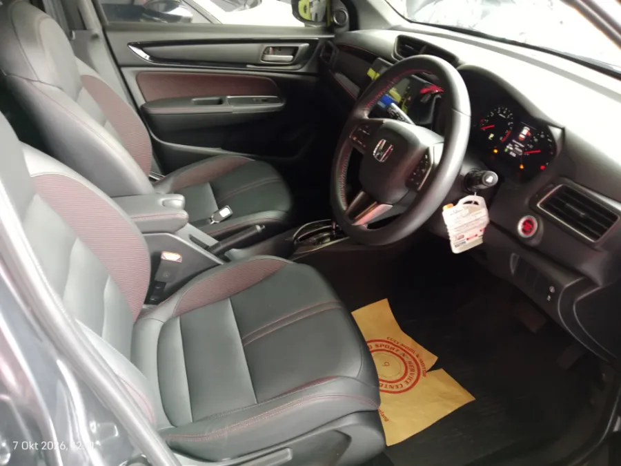 Foto Mobil Bekas Kabin Depan Honda WR-V 1.5 RS tahun 2023