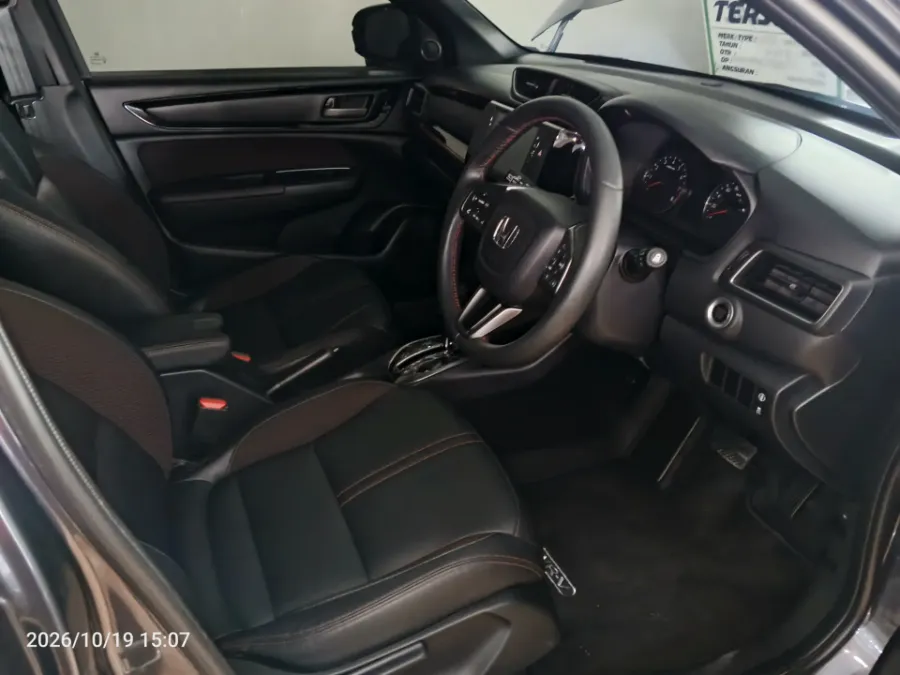 Foto Mobil Bekas Kabin Depan Honda WR-V 1.5 RS tahun 2023