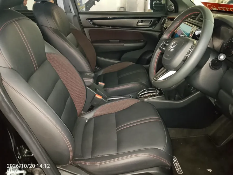 Foto Mobil Bekas Kabin Depan Honda WR-V 1.5 RS tahun 2023